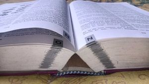 Oxford English-English-Hindi Dictionary