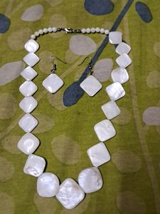 Beautiful Shell Necklace Set