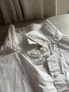 H&amp;M White Cropped shirt