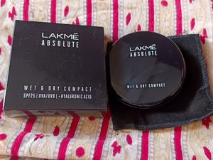 Lakme Absolute Wet N Dry Compact
