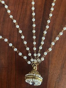 Beautiful Maangtika- Golden Pearl