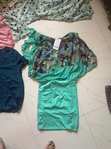 4 Assorted Women's Clothing Bundle L/XL