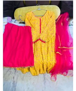 women stylish dupatta set