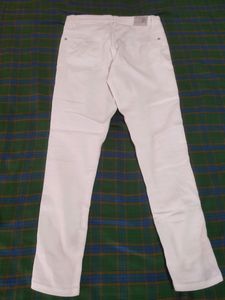 Skinny White Jeans ✨