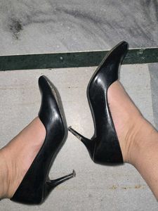 used black pointed high heel