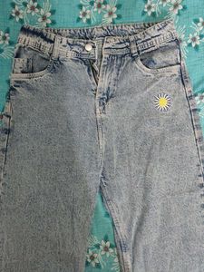 High-Waisted Denim Jeans with Daisy Embroidery.