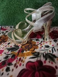 Women&#39;s Golden Block Heels