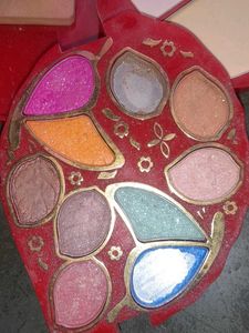 Eyeshadow+poweder+lipstick