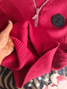 Red Zip-Front Ribbed Top ♥️