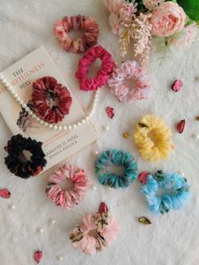 🎀 Floral Assorted Scrunchies🎀