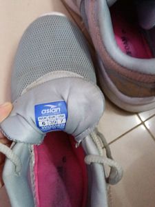 Lightweight ASIAN Sport Shoes, Size 6