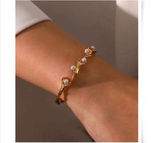 Peregrina Cuff Anti-tarnish