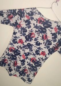 Women&#39;s Beautiful Multi Colour Top🤍