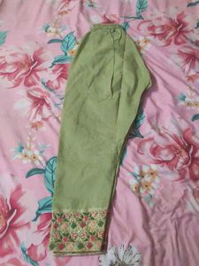 Embroidered Green Leggings