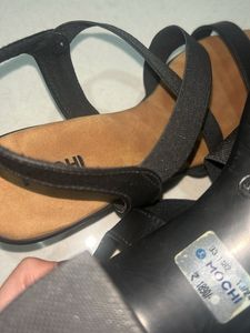 Mochi Black Elastic Sandals