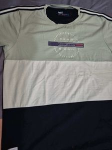 Stylish Men&#39;s T-Shirt