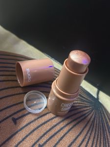 Cheeky Shine Highlighter