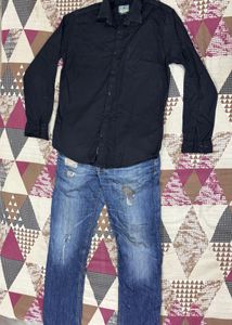 Combo of black shirt and blue straightfit jeans