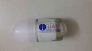 Nivea Pearl And Beauty Roll
