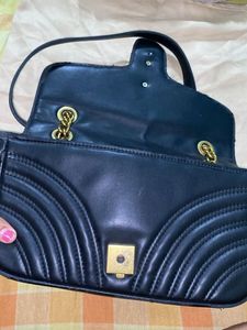 Gucci - Black Marmont Sling Bag