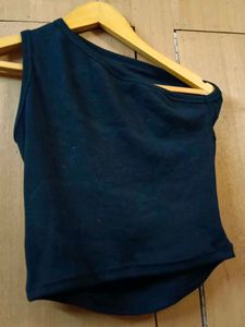 Chic One-Shoulder Crop Top