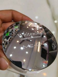 ME-ON Whitening Compact Powder