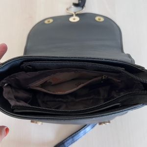 Price Dropped : BLACK BEAUTY Flap Sling bag