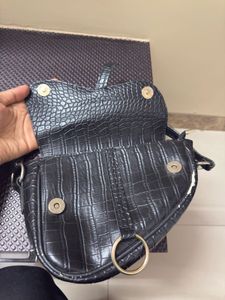 Crocodile Saddle Cross With Sling Bag