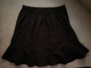Chic Black Ruffle Hem Skirt
