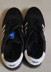Adidas Sneakers