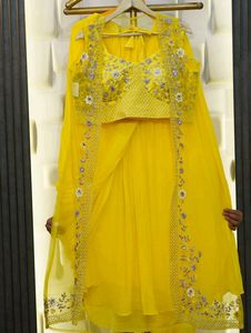 💛✨READY TO WEAR SAREE WITH SHRUG ✨💛