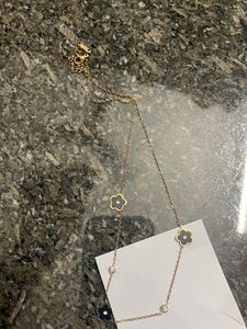 INARI MINIMALIST EVERYDAY NECK PIECE