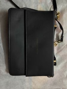 Black Classy Looking Slingbag