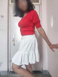 Pretty Red Ribbed Crop Top