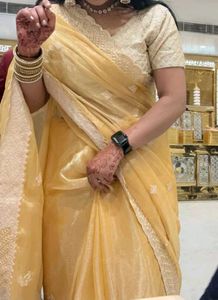 Beautiful Saree With Stitched Blouse💛