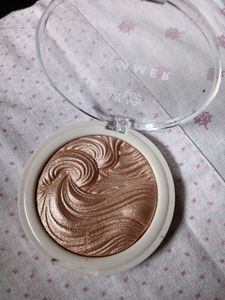 New✅️MUA Shimmer Highlighter Powder