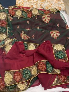 Elegant Embroidered Saree with Intricate Leaf Desi