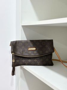 Louis Vuitton  Slingbag