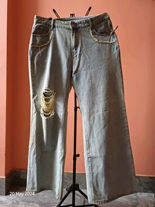 URBANIC YELLOW WASH DAMAGED JEANS with a freebie
