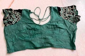 Black &amp; Green Abstract Print Saree with Blouse