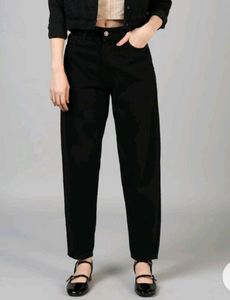 Black High-Waisted Balloon Jeans