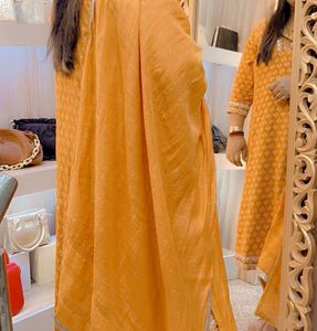 📌Sale📌Orange suit and pant with chunni.