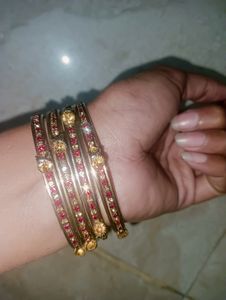 4 Bangles Set Looks Like New