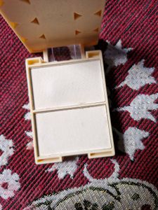 Elpis Gold Eyeshadow, Highlighter And Blush Combo