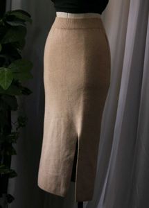 Elegant Beige Pencil Skirt