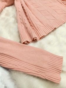 🌸Elegant Pink Cold Shoulder Sweater🌸