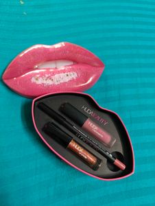 Huda Beauty Set