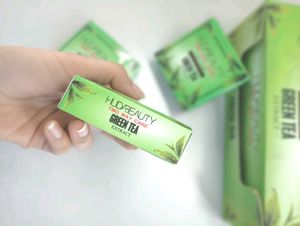 Huda Beauty Green Tea Compact Powder