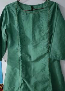 Green Embroidered Kurta