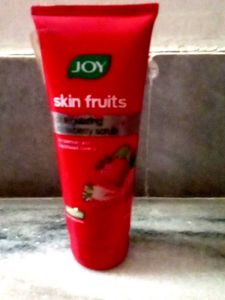 Joy Skin Fruits Oil Regulating Strawberry Scrub